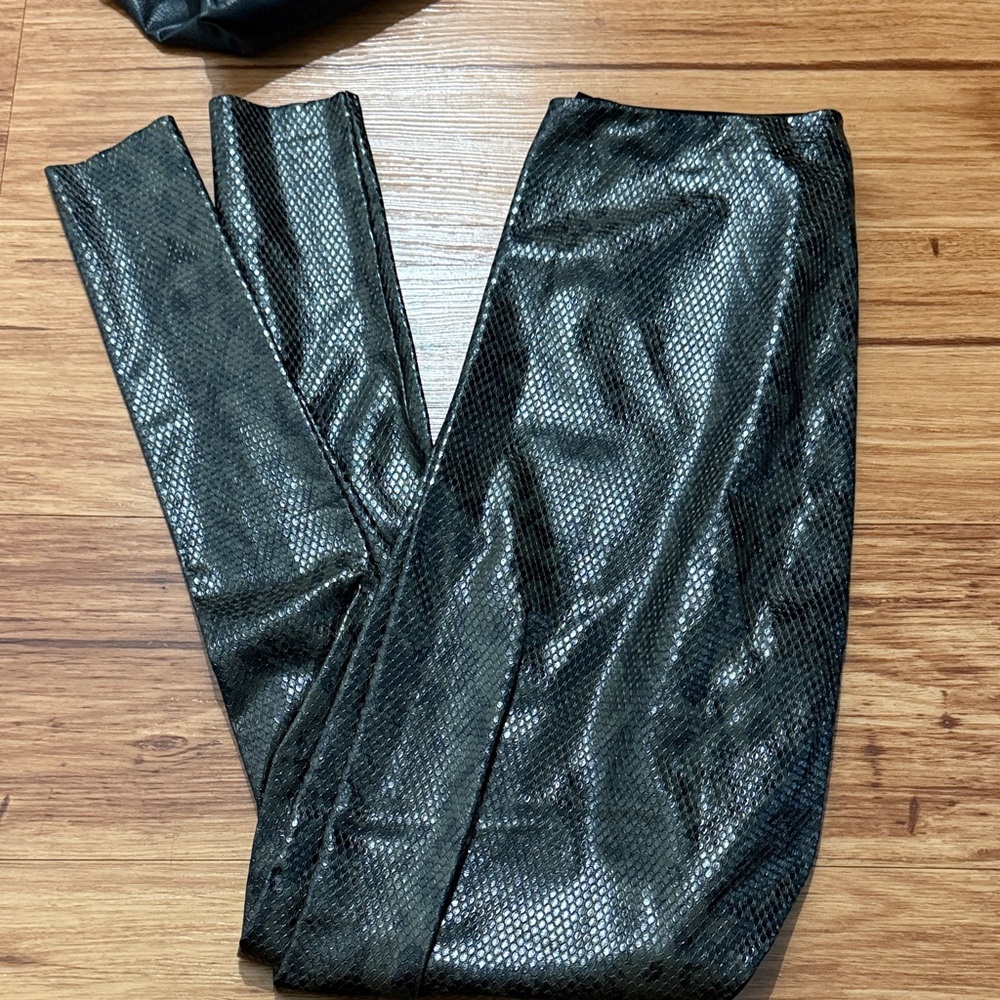 Commando, faux, leather snake print leggings